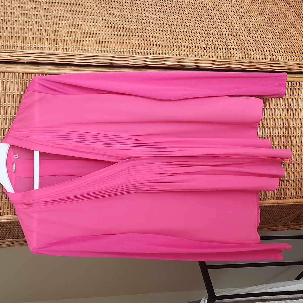 Hot pink elie tahari silk blouse with jersey sleeves